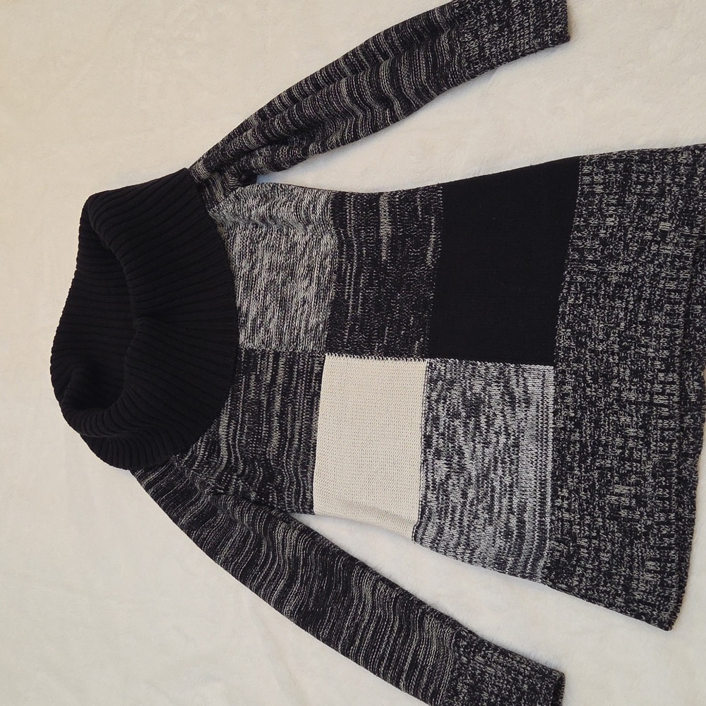Cache Sweater - Picture 1 of 8